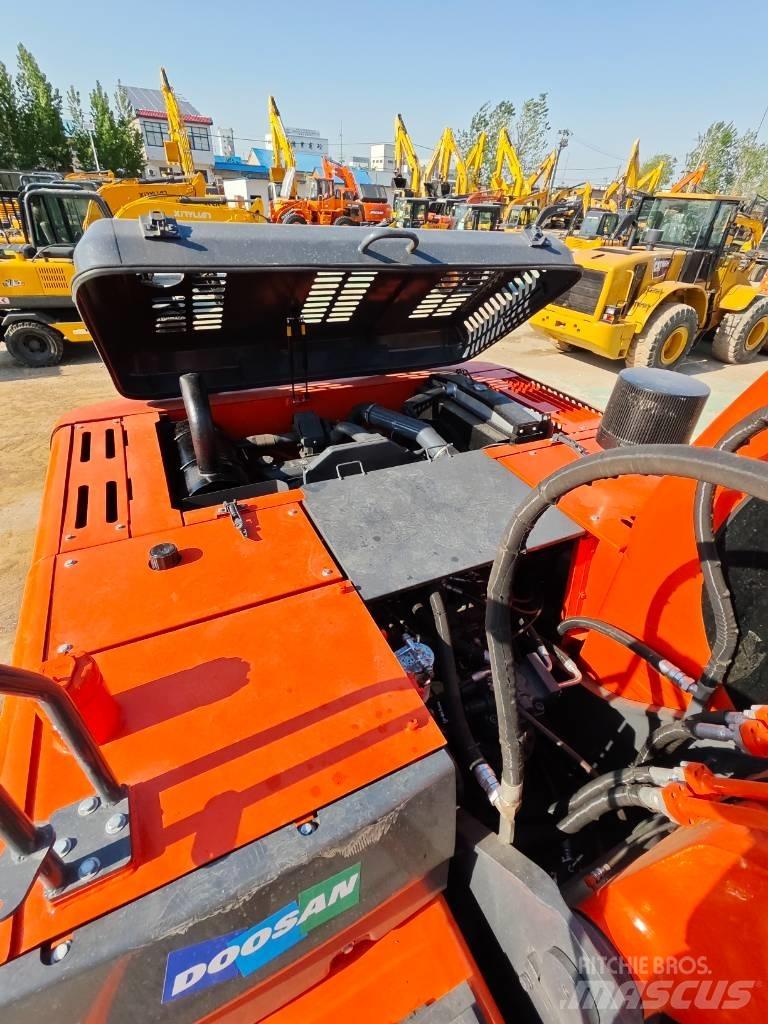 Doosan DX 225 LC Гусеничные экскаваторы