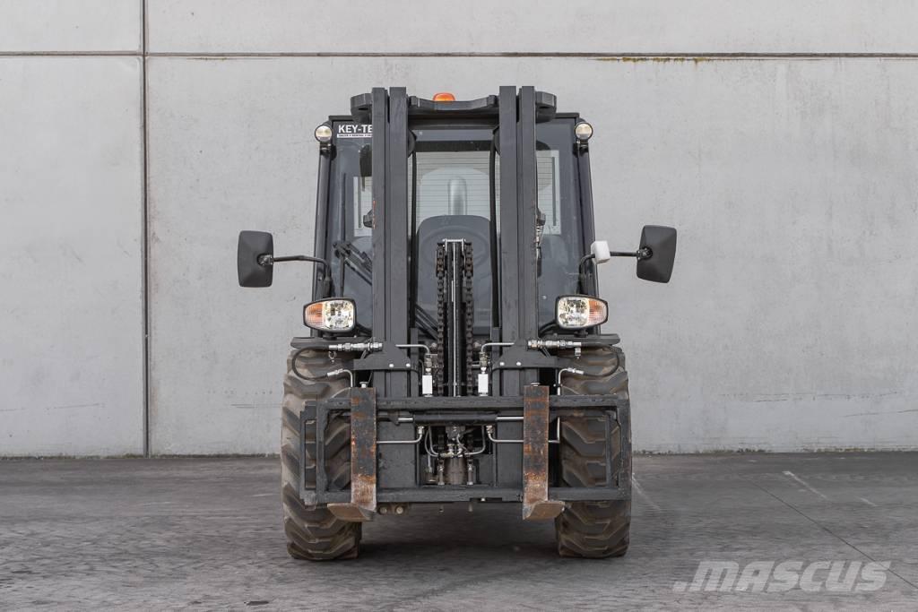 Manitou MC 25-4 Дизельные погрузчики