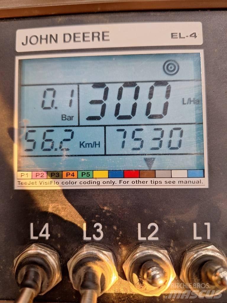 John Deere 740 Прицепные опрыскиватели