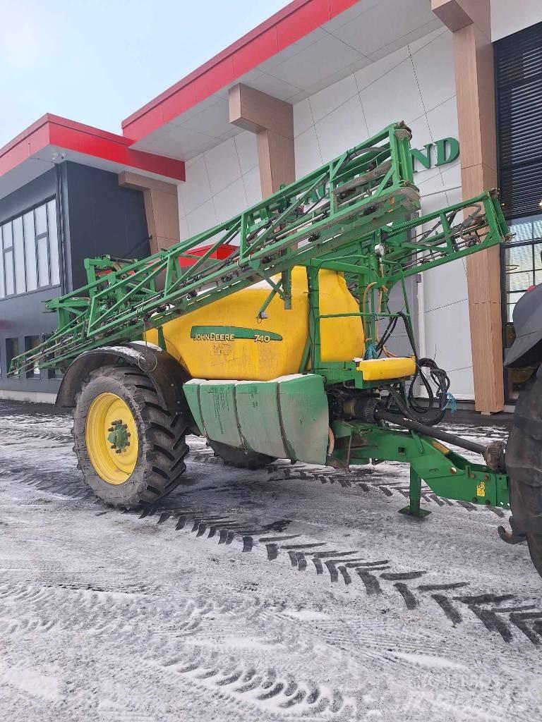 John Deere 740 Прицепные опрыскиватели