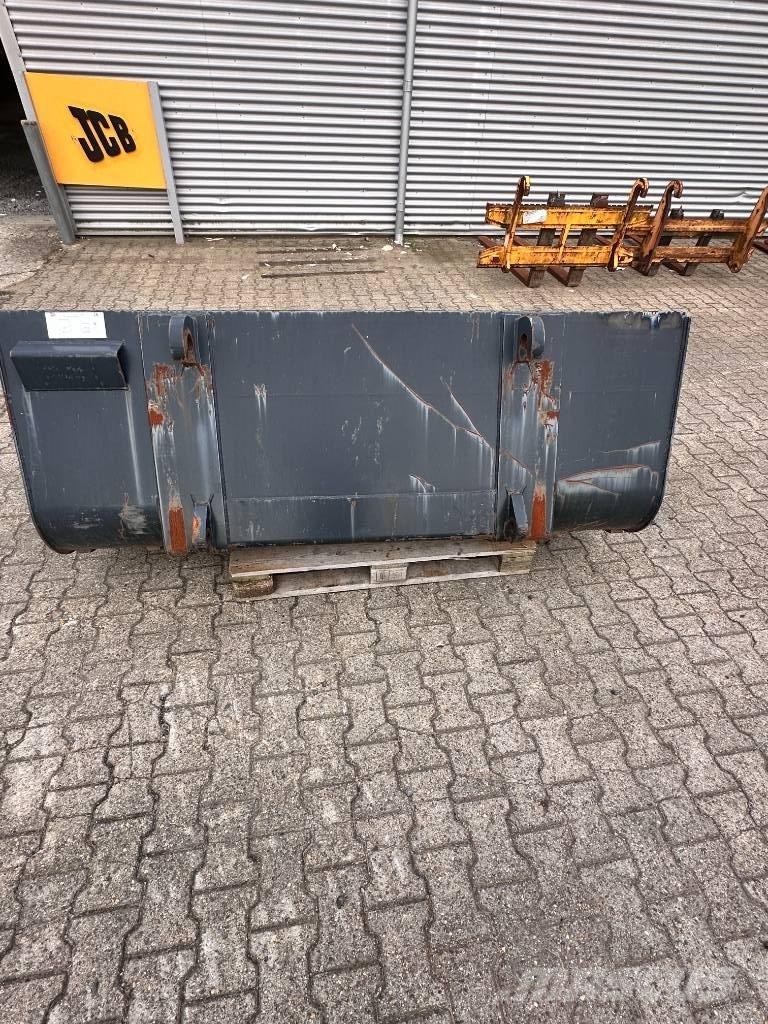 JCB Læsseskovl - 226cm Ковши