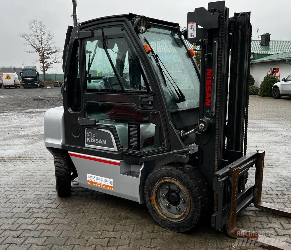 Nissan UG1D2A30LQ Газовые погрузчики