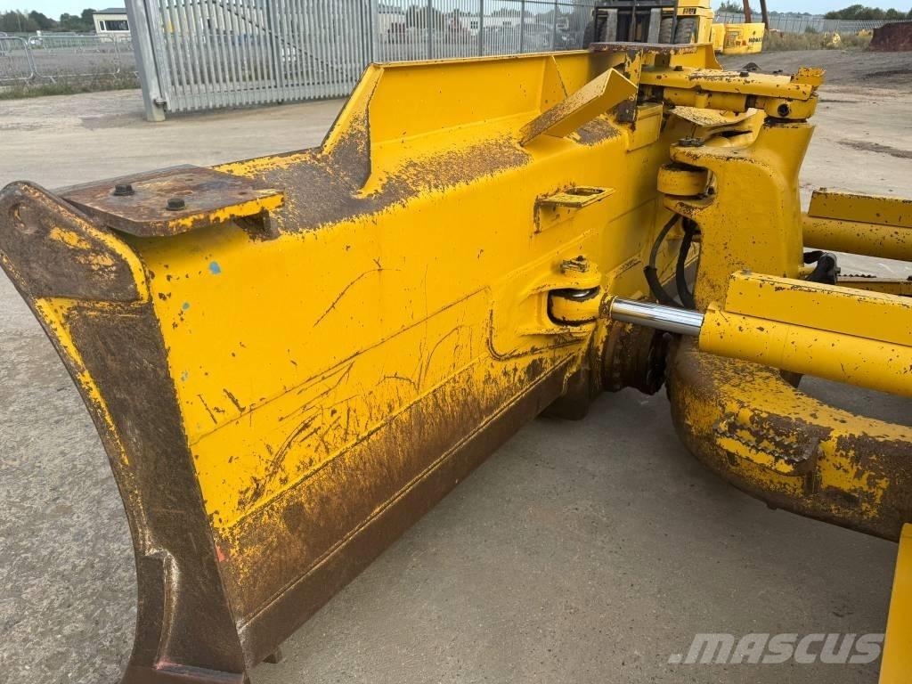 Komatsu D61PX-24 Гусеничные бульдозеры