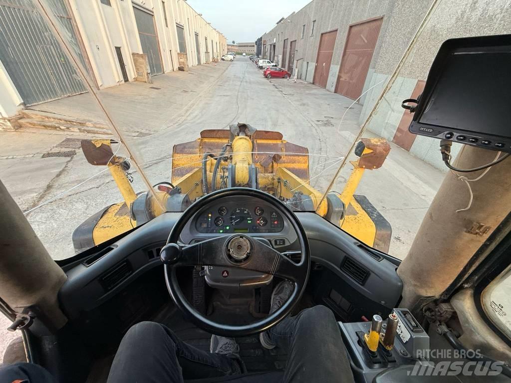 Komatsu WA 380-5H Фронтальные погрузчики
