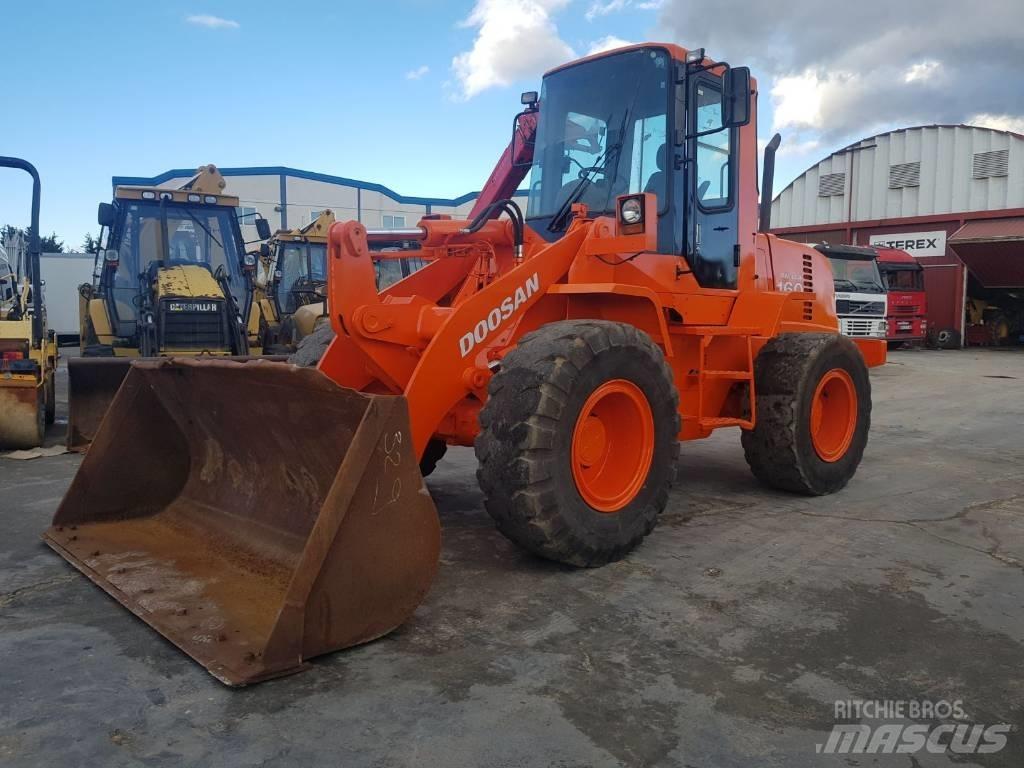 Doosan 160 v Трактора с фронтальным погрузчиком