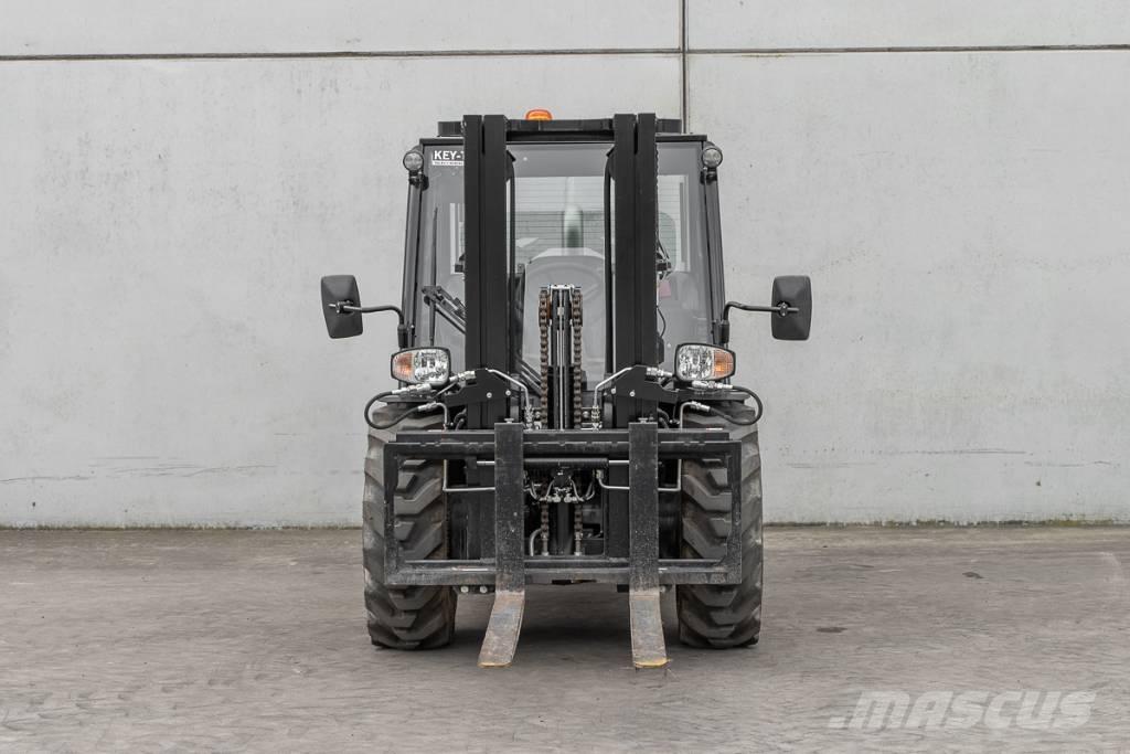 Manitou MC 30-4 Дизельные погрузчики