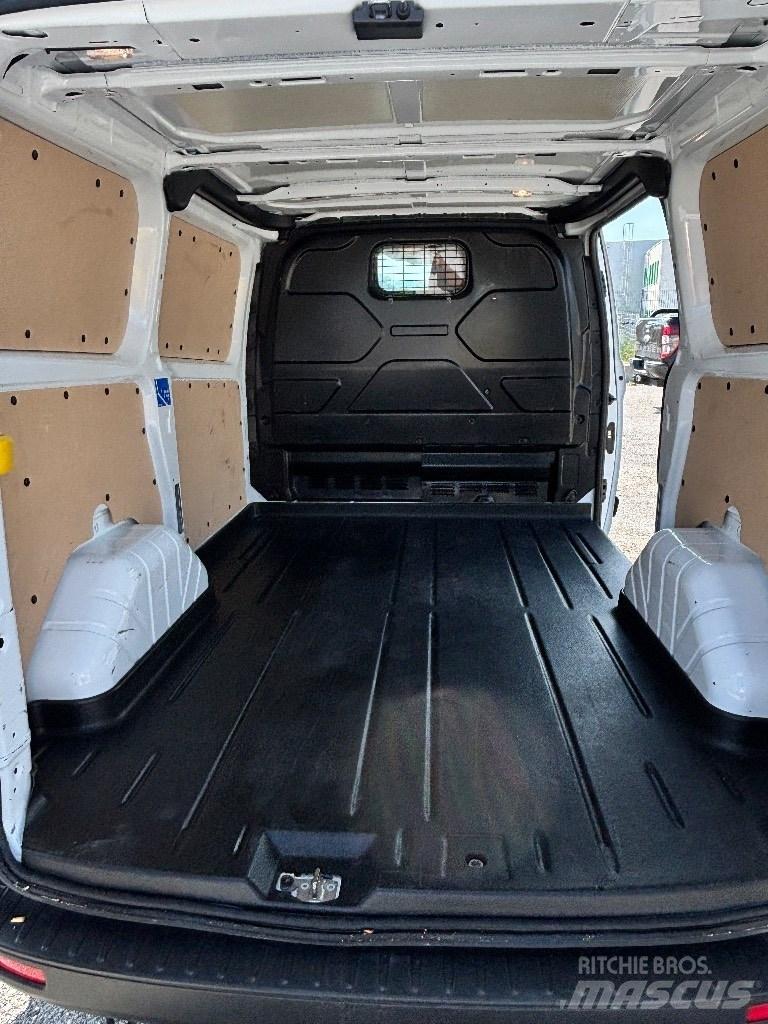 Ford Transit Цельнометаллический фургоны