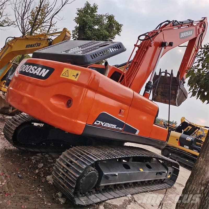 Doosan DX 225 Гусеничные экскаваторы