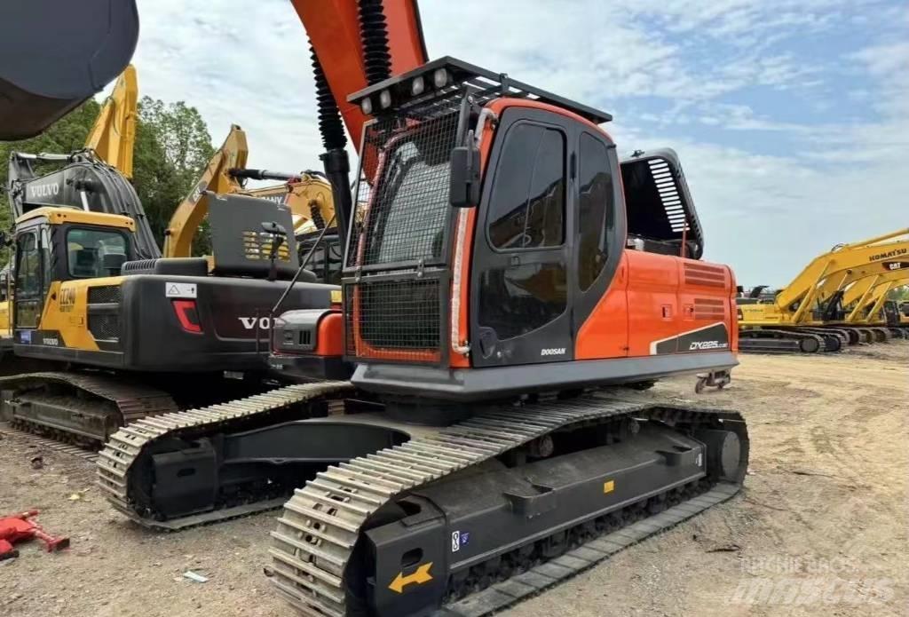 Doosan DX 225 Гусеничные экскаваторы