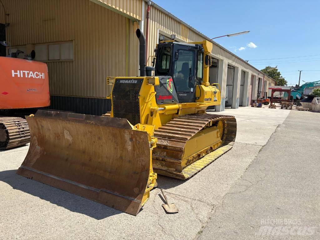 Komatsu 61 PX Гусеничные бульдозеры