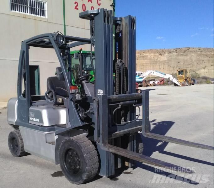 Nissan FGD02A30Q Дизельные погрузчики