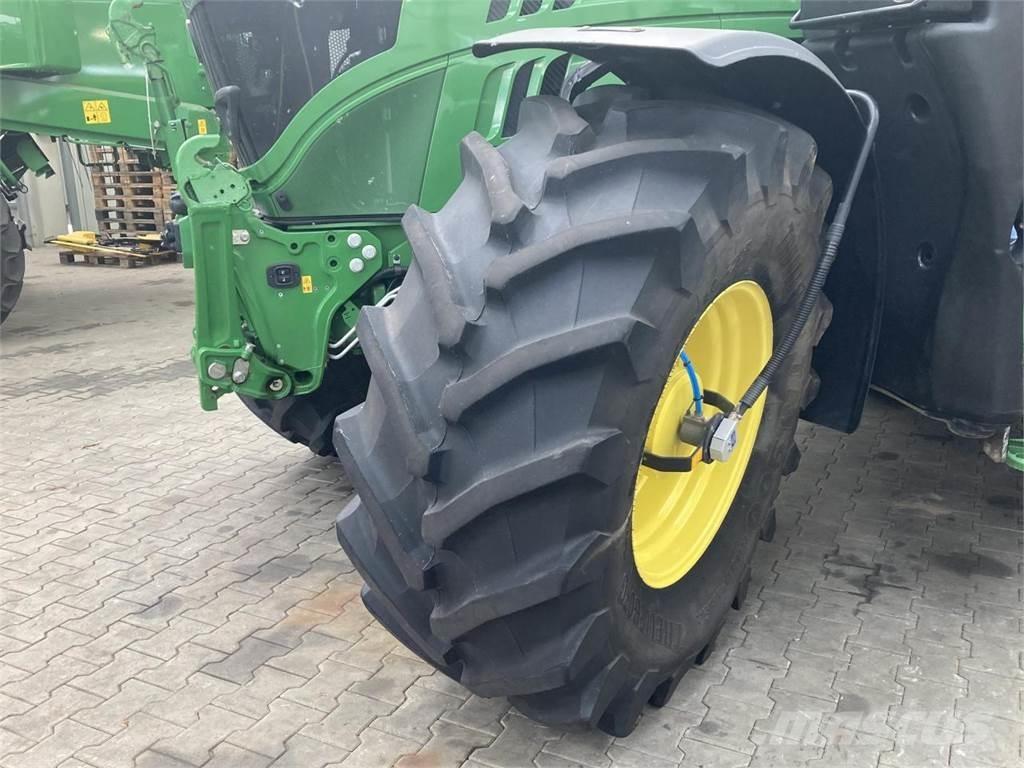 John Deere 6215R Трактора