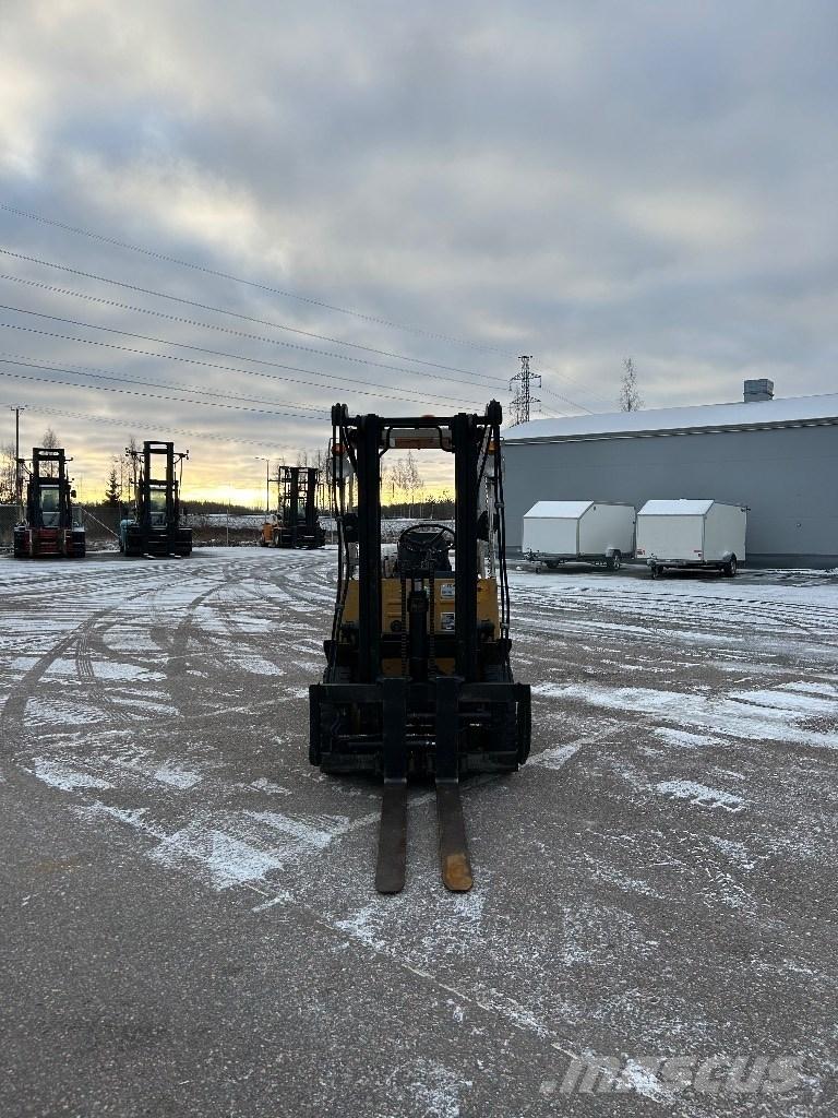 TCM FG 25 N2 Газовые погрузчики