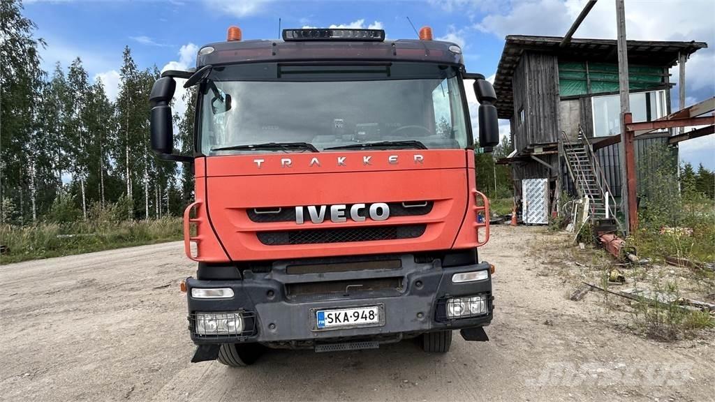 Iveco Trakker Грузовики-платформы/боковая разгрузка