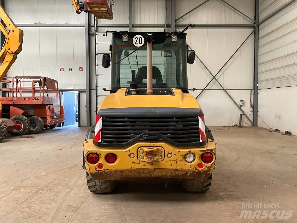 CAT 908 M Фронтальные погрузчики
