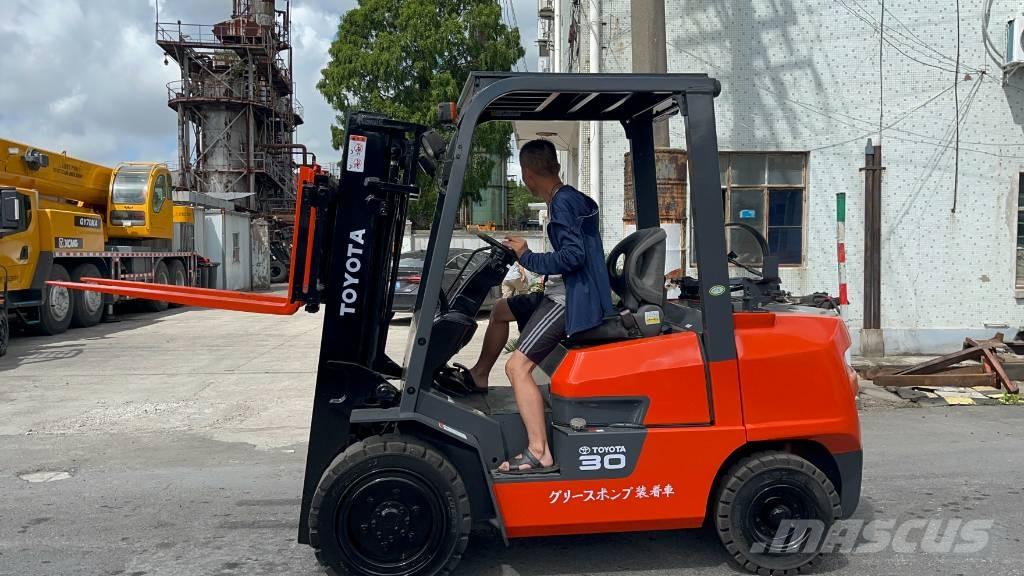 Toyota FD 30 Дизельные погрузчики
