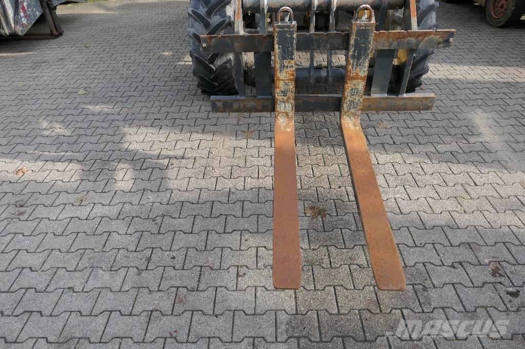 Komatsu WA 100 M-5 Фронтальные погрузчики