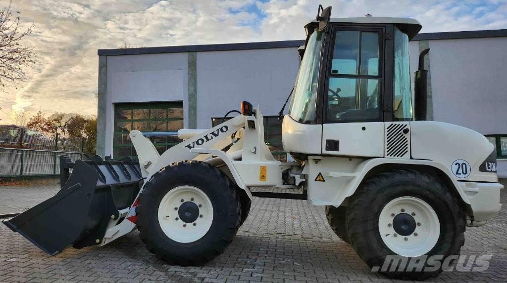 Volvo L 30 B Фронтальные погрузчики
