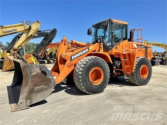 Doosan DL300 Фронтальные погрузчики