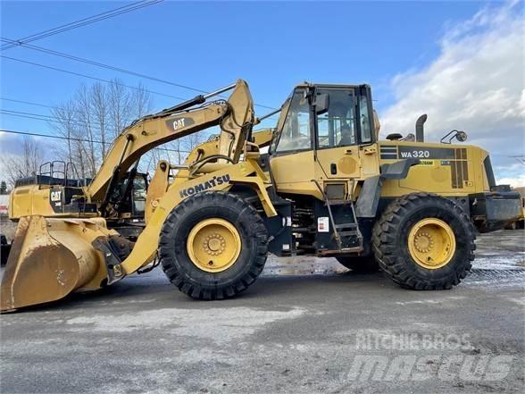 Komatsu WA320 Фронтальные погрузчики