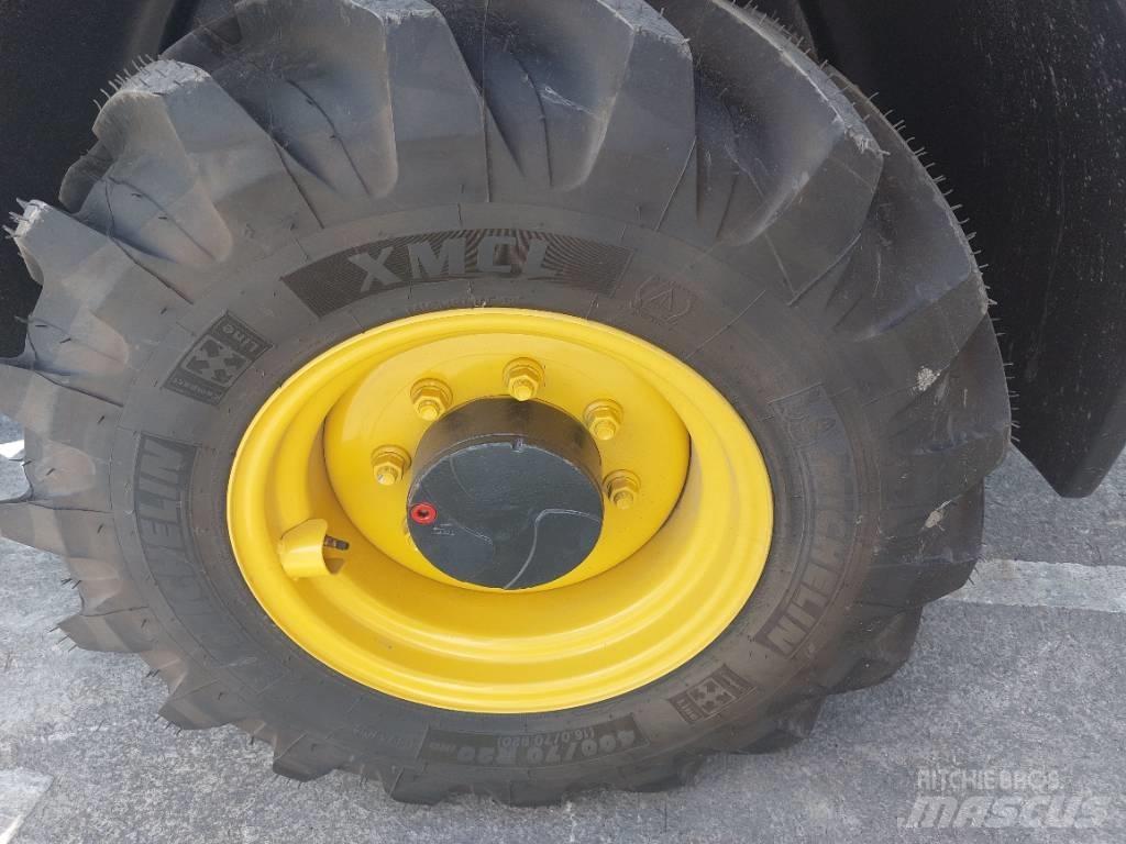 Komatsu WA80M-8 Малые погрузчики
