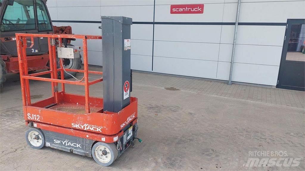 SkyJack SJ12 Вертикальные мачтовые подъемники