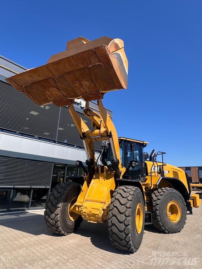 CAT 966 Фронтальные погрузчики