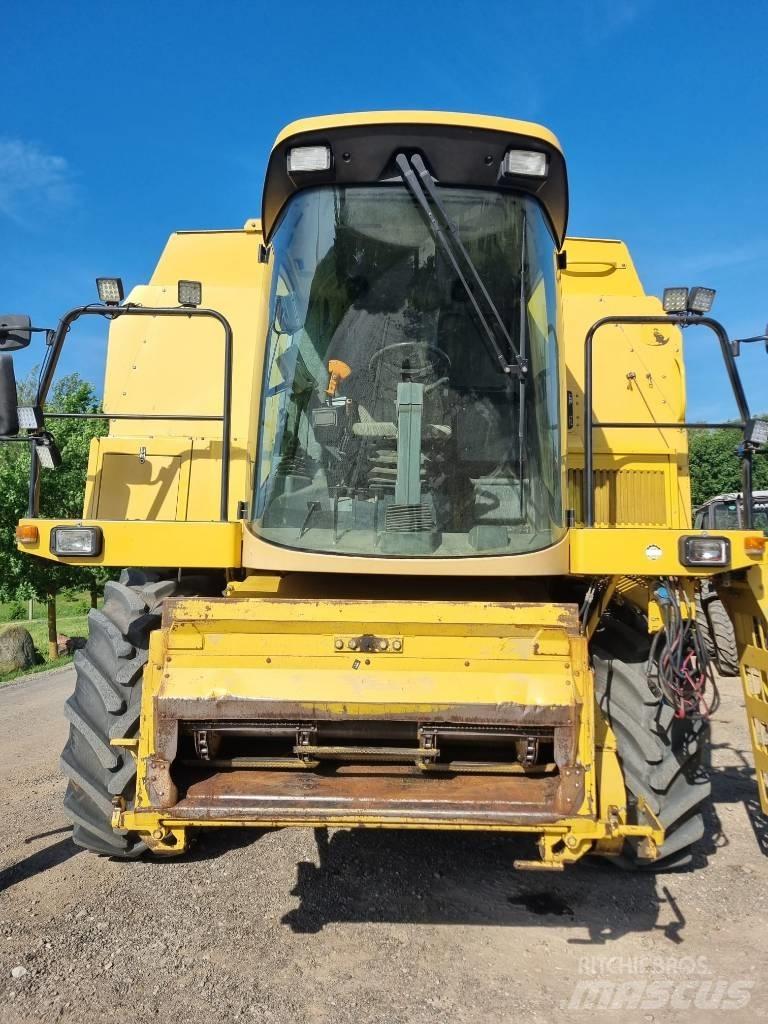 New Holland TX 68 Зерноуборочные комбайны