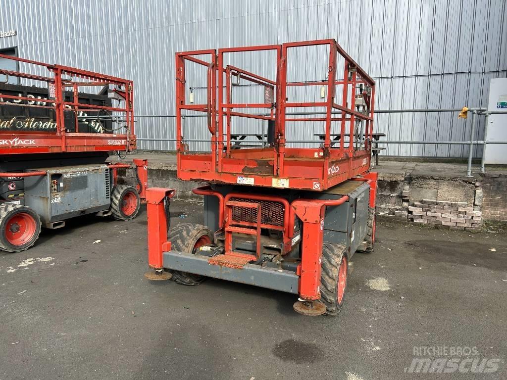 SkyJack SJ 6826 RT Ножничные подъемники