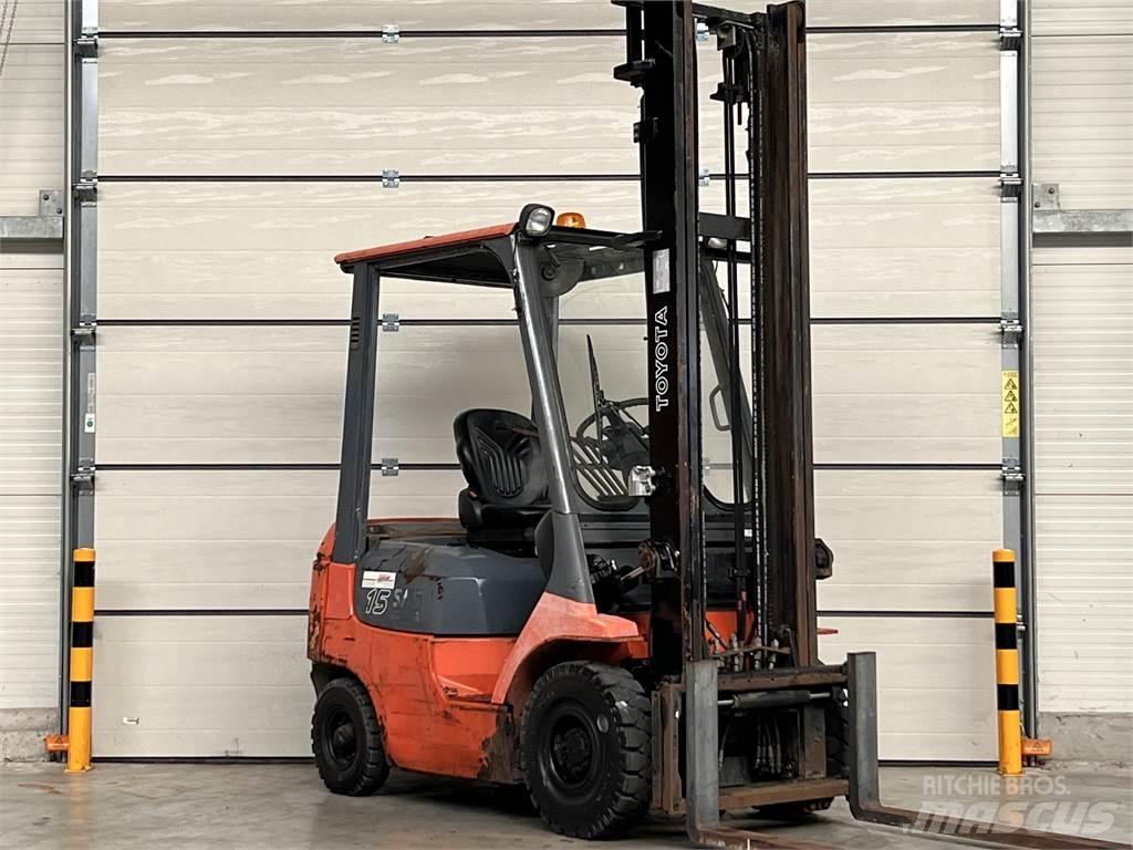 Toyota 02-7FDF15 Дизельные погрузчики