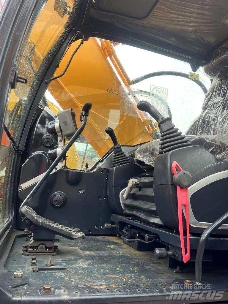Hyundai R220LC-9S Колёсные экскаваторы
