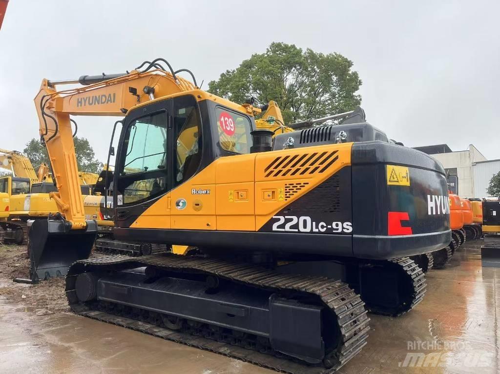 Hyundai R220LC-9S Колёсные экскаваторы