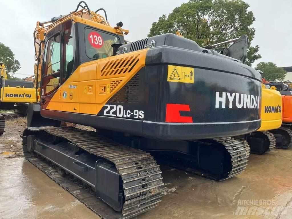 Hyundai R220LC-9S Колёсные экскаваторы