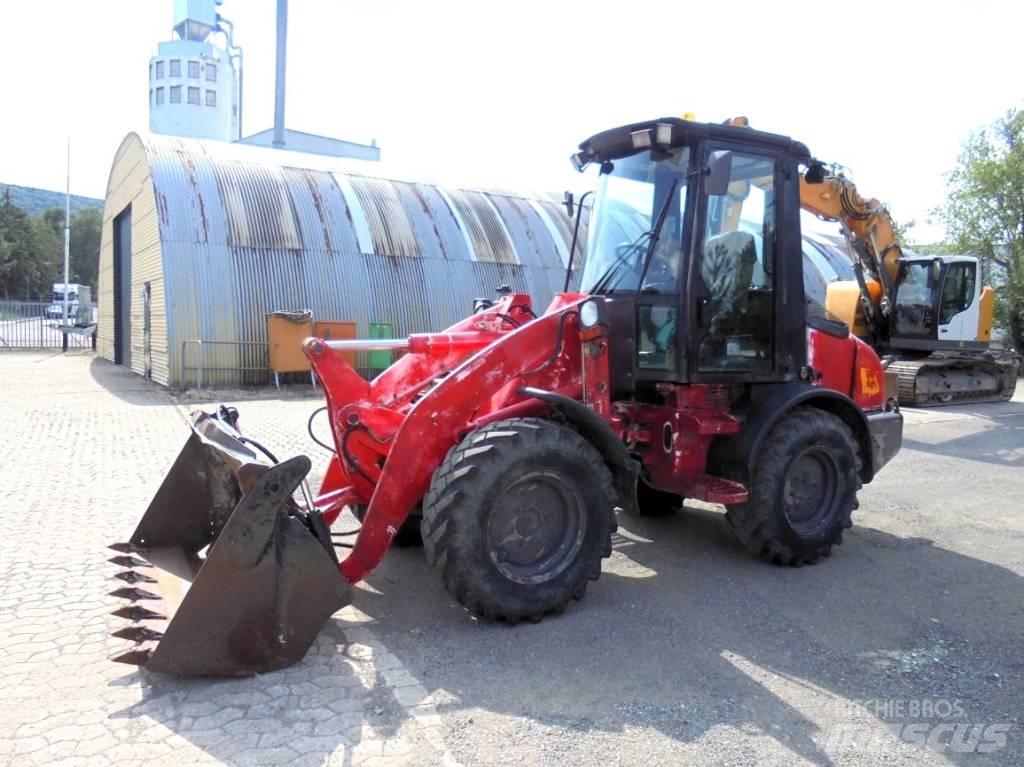 JCB 407 Фронтальные погрузчики