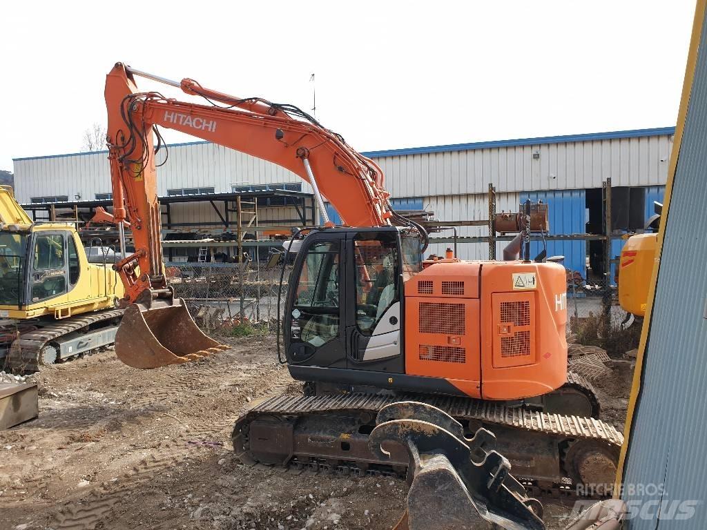 Hitachi ZX225USLC Гусеничные экскаваторы