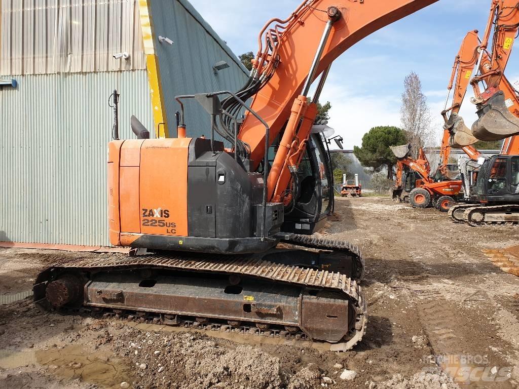 Hitachi ZX225USLC Гусеничные экскаваторы