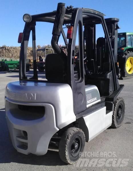 Nissan FD02A25Q Дизельные погрузчики