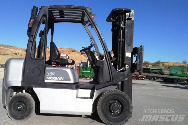 Nissan FD02A25Q Дизельные погрузчики