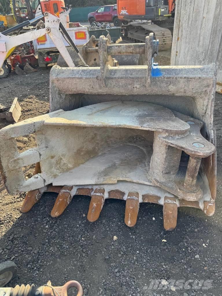 Hitachi ZX 210 LC-6 Гусеничные экскаваторы