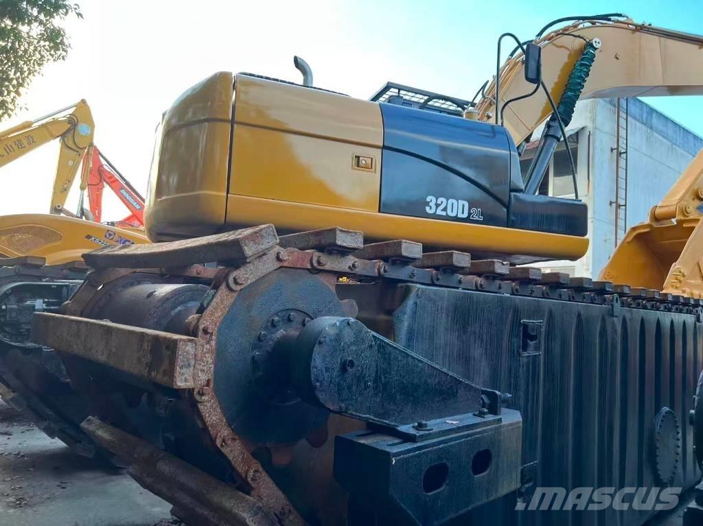 CAT 320D2 Экскаваторы-амфибии