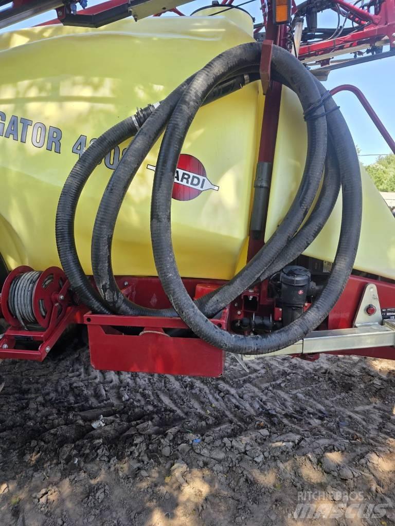 Hardi Navigator 4000 Прицепные опрыскиватели