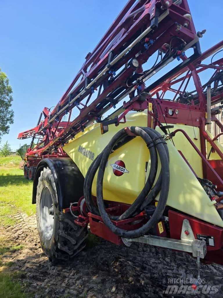 Hardi Navigator 4000 Прицепные опрыскиватели