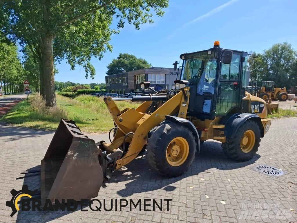 CAT 908H Фронтальные погрузчики