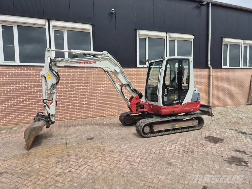 Takeuchi TB250 Мини-экскаваторы