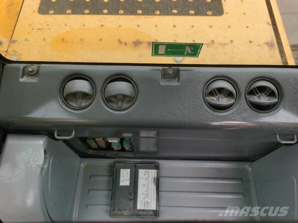 Komatsu PC 220-8 Гусеничные экскаваторы