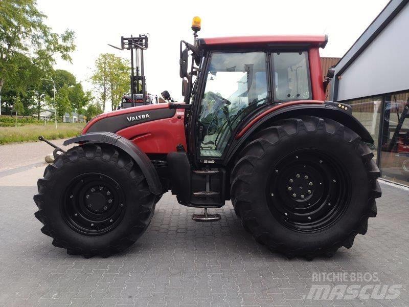 Valtra N 141 Трактора