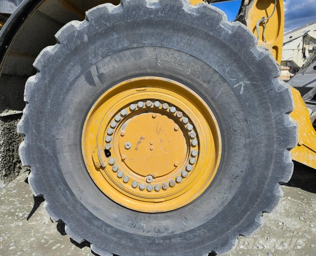 CAT 982 M Фронтальные погрузчики
