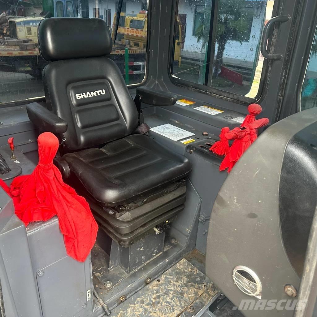 Shantui SD16 Гусеничные бульдозеры