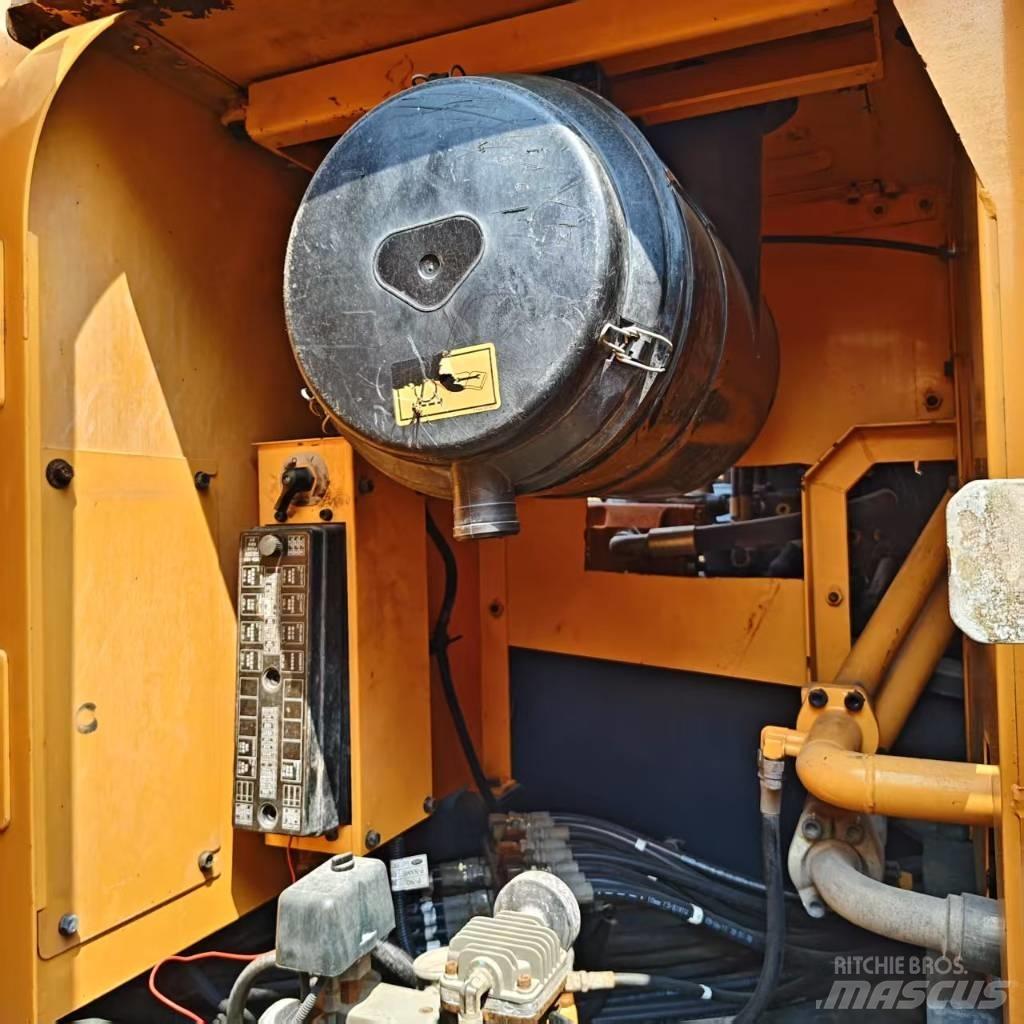 Hyundai Robex 305 LC Гусеничные экскаваторы