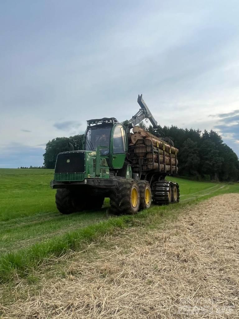 John Deere 1110E Форвардеры